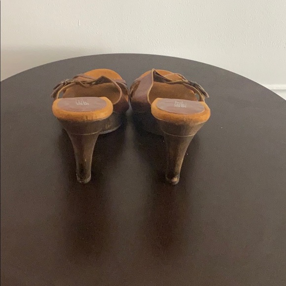 SHOES - Picture 3 of 4